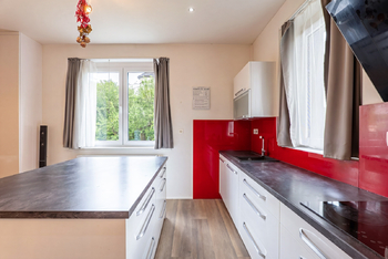 2.NP kuchyňský kout - Prodej domu 304 m², Praha 5 - Hlubočepy