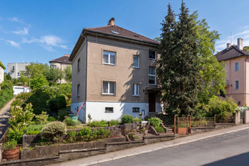 Pohled na dům - Prodej domu 304 m², Praha 5 - Hlubočepy 