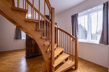 2.NP schody, mezonet - Prodej domu 304 m², Praha 5 - Hlubočepy
