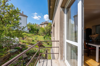 2.NP balkon, pohled 1 - Prodej domu 304 m², Praha 5 - Hlubočepy