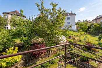 2.NP balkon, pohled 2 - Prodej domu 304 m², Praha 5 - Hlubočepy
