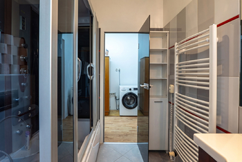 3.NP koupelna - Prodej domu 304 m², Praha 5 - Hlubočepy