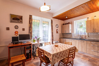 1.NP kuchyně s jídelnou - Prodej domu 304 m², Praha 5 - Hlubočepy