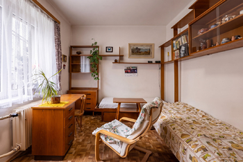 1.NP pokoj - Prodej domu 304 m², Praha 5 - Hlubočepy