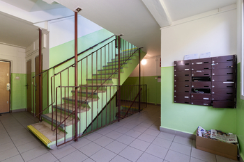 schodiště - Prodej bytu 1+1 v družstevním vlastnictví 33 m², Most