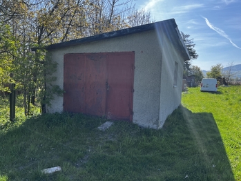 Garáž s podsklepením - Prodej pozemku 7559 m², Horní Újezd