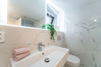 Prodej bytu 3+kk v osobním vlastnictví 114 m², Praha 10 - Dolní Měcholupy