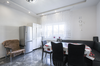 Prodej domu 270 m², Zabrušany