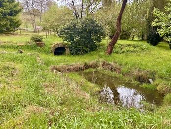 Jezírko se studánkou - Prodej zemědělského objektu 260 m², Brniště