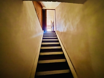 Schodiště do 1.NP - Prodej zemědělského objektu 260 m², Brniště