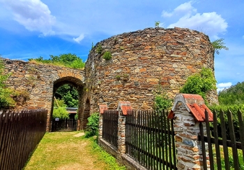 Zřícenina hradu Talmberg. - Prodej chaty / chalupy 54 m², Samopše