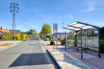 Nedaleká autobusová zastávka - Prodej pozemku 941 m², Nová Ves pod Pleší