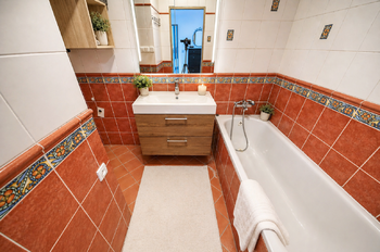 Koupelna - Prodej bytu 4+kk v osobním vlastnictví 75 m², Křečhoř