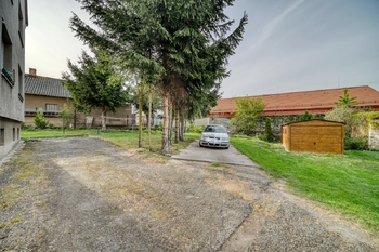 Okolí domu - Prodej bytu 4+kk v osobním vlastnictví 75 m², Křečhoř