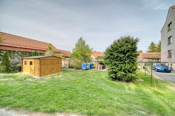 Okolí domu - Prodej bytu 4+kk v osobním vlastnictví 75 m², Křečhoř