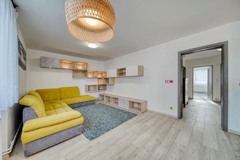 Obývací pokoj - Prodej bytu 4+kk v osobním vlastnictví 75 m², Křečhoř