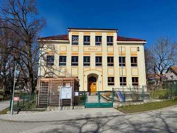 Škola - Prodej domu 139 m², Struhařov