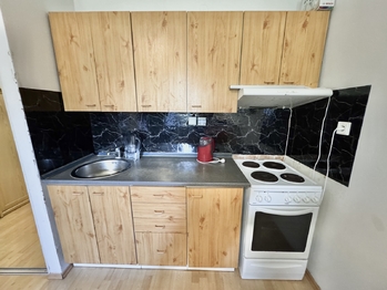 Pronájem bytu 1+kk v družstevním vlastnictví 28 m², Hostivice