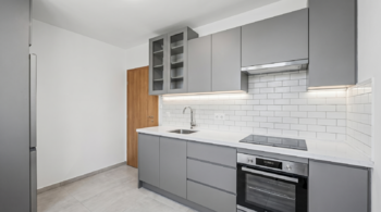 Prodej bytu 1+1 v osobním vlastnictví 36 m², Praha 8 - Troja