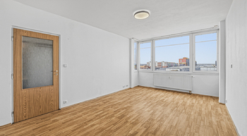 Prodej bytu 1+1 v osobním vlastnictví 36 m², Praha 8 - Troja