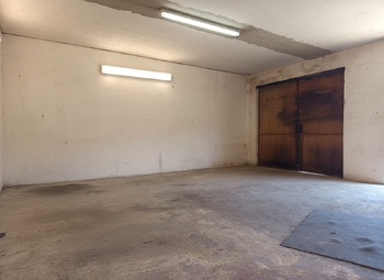 Prodej garáže, Most