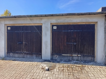 Prodej garáže, Most