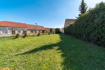 Prodej pozemku 982 m², Strachotín