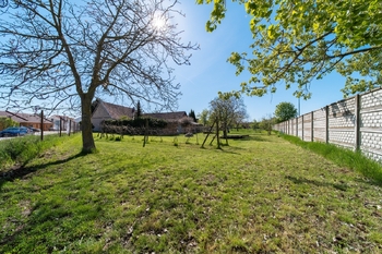 Prodej pozemku 982 m², Strachotín