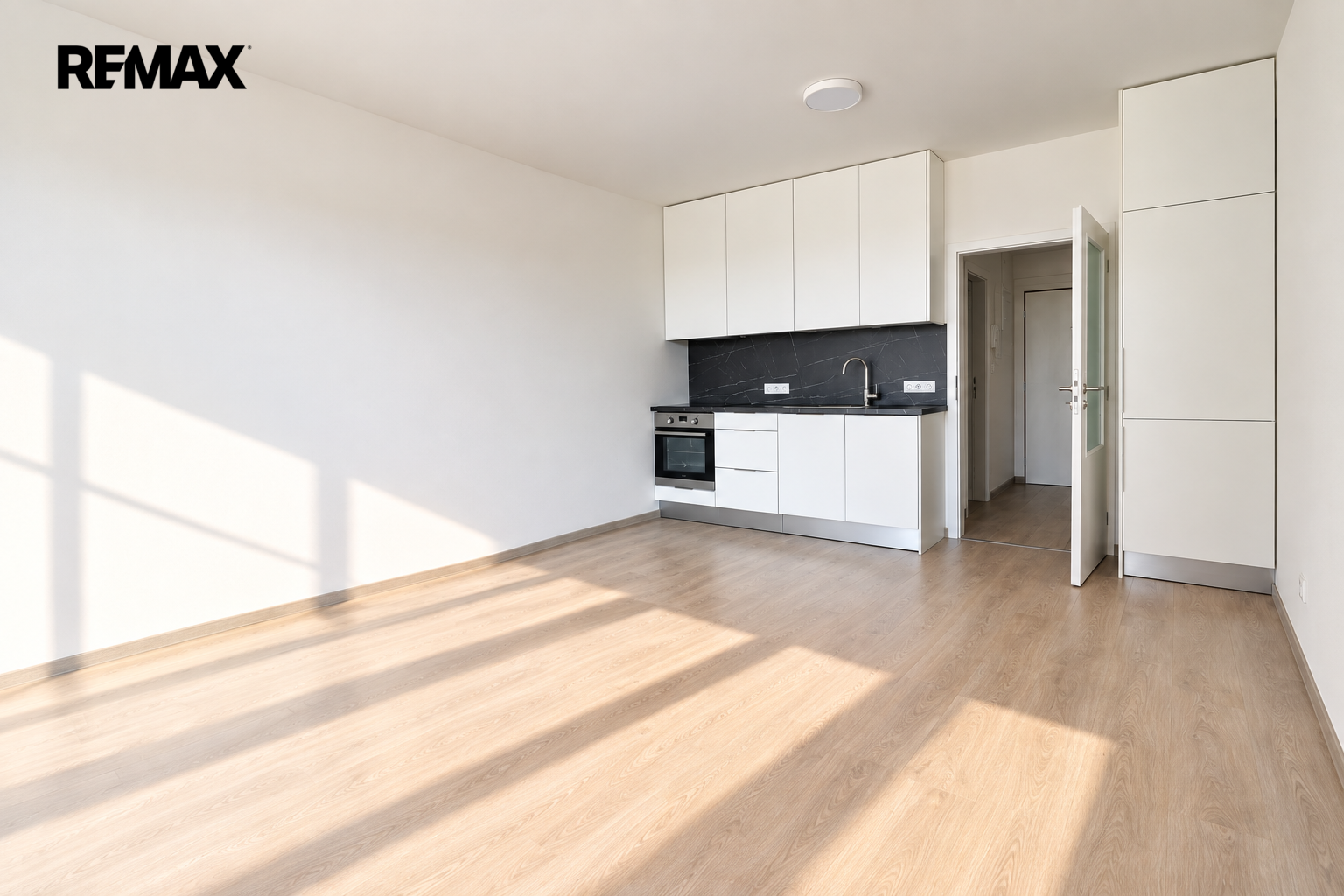 Pronájem bytu 1+kk v osobním vlastnictví 30 m², Praha 9 - Hloubětín, Praha – náhled fotky 2