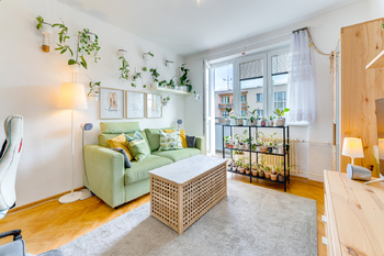 obývací pokoj s balkonem - Prodej bytu 2+1 v osobním vlastnictví 52 m², Praha 9 - Letňany