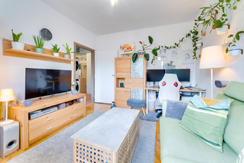 obývací pokoj - Prodej bytu 2+1 v osobním vlastnictví 52 m², Praha 9 - Letňany