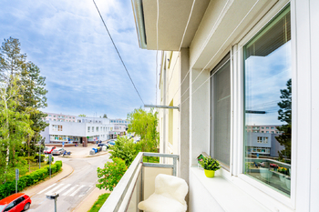 balkon na ranní kávu - Prodej bytu 2+1 v osobním vlastnictví 52 m², Praha 9 - Letňany
