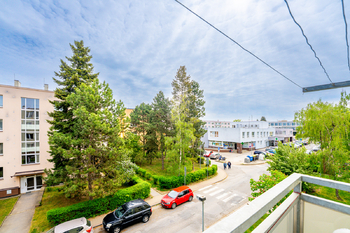 pohled z balkonu - Prodej bytu 2+1 v osobním vlastnictví 52 m², Praha 9 - Letňany