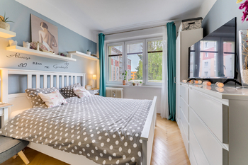 prostorná ložnice - Prodej bytu 2+1 v osobním vlastnictví 52 m², Praha 9 - Letňany