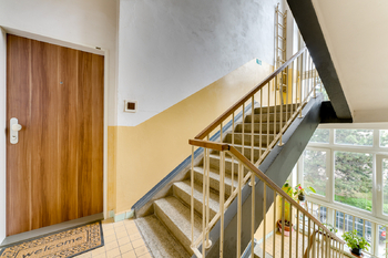 společná chodba - Prodej bytu 2+1 v osobním vlastnictví 52 m², Praha 9 - Letňany