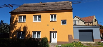 Pohled na dům - Pronájem bytu 3+1 v osobním vlastnictví 73 m², Rozstání 