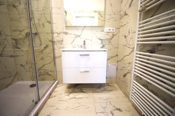 Koupelna - Pronájem bytu 1+1 v osobním vlastnictví 64 m², Písek