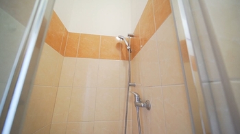Sprchový kout - Prodej bytu 1+kk v osobním vlastnictví 43 m², Pardubice