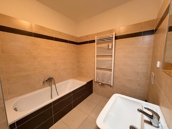 Pronájem bytu 1+kk v osobním vlastnictví 31 m², Praha 9 - Černý Most