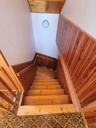 schody do patra - Prodej domu 255 m², Podlesí