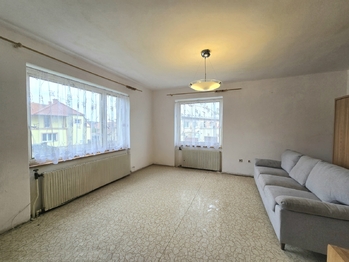 Obývací pokoj - Prodej domu 180 m², Měcholupy