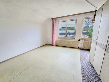 Pokoj v patře - Prodej domu 180 m², Měcholupy