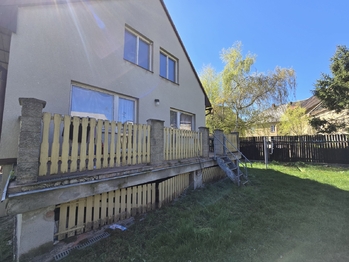 Zadní terasa - Prodej domu 180 m², Měcholupy