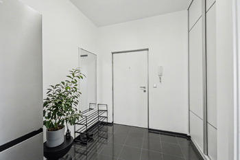 Prodej bytu 1+kk v osobním vlastnictví 35 m², Praha 5 - Hlubočepy