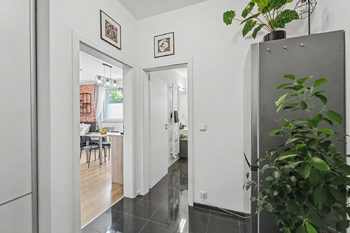Prodej bytu 1+kk v osobním vlastnictví 35 m², Praha 5 - Hlubočepy