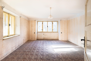 Obývací pokoj. - Prodej domu 77 m², Vydří