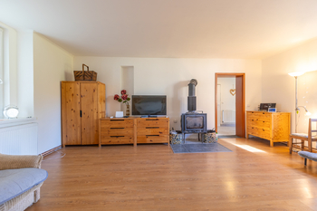 krbová kamna v obýváku - Prodej domu 120 m², Janov
