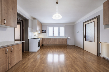 Prodej nájemního domu 200 m², Blatno