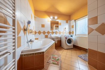 Prodej nájemního domu 200 m², Blatno