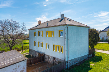 Prodej nájemního domu 200 m², Blatno